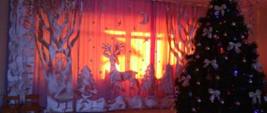 Рождественские олени на утреннике в детском саду